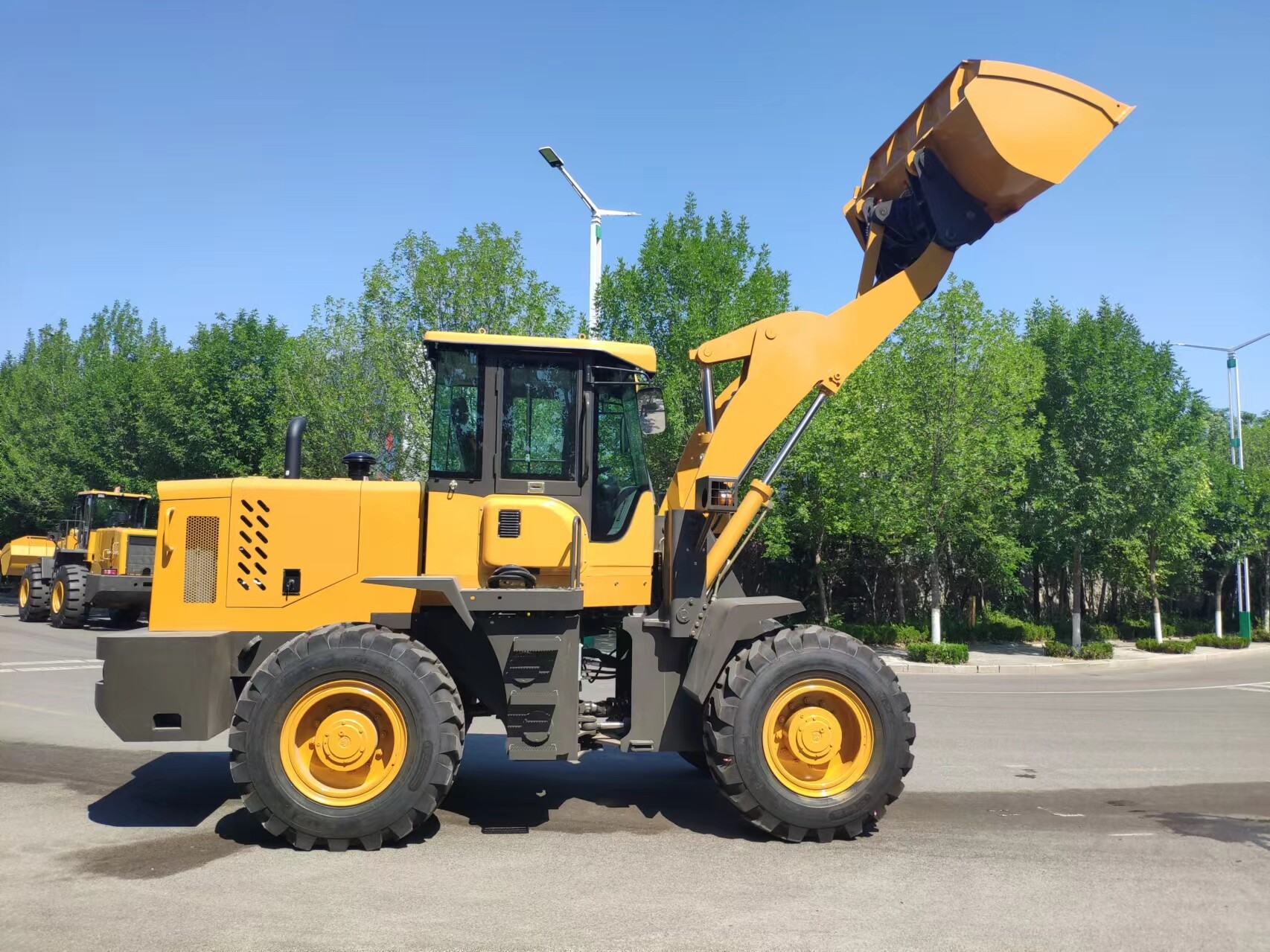 Колесный погрузчик QTM636