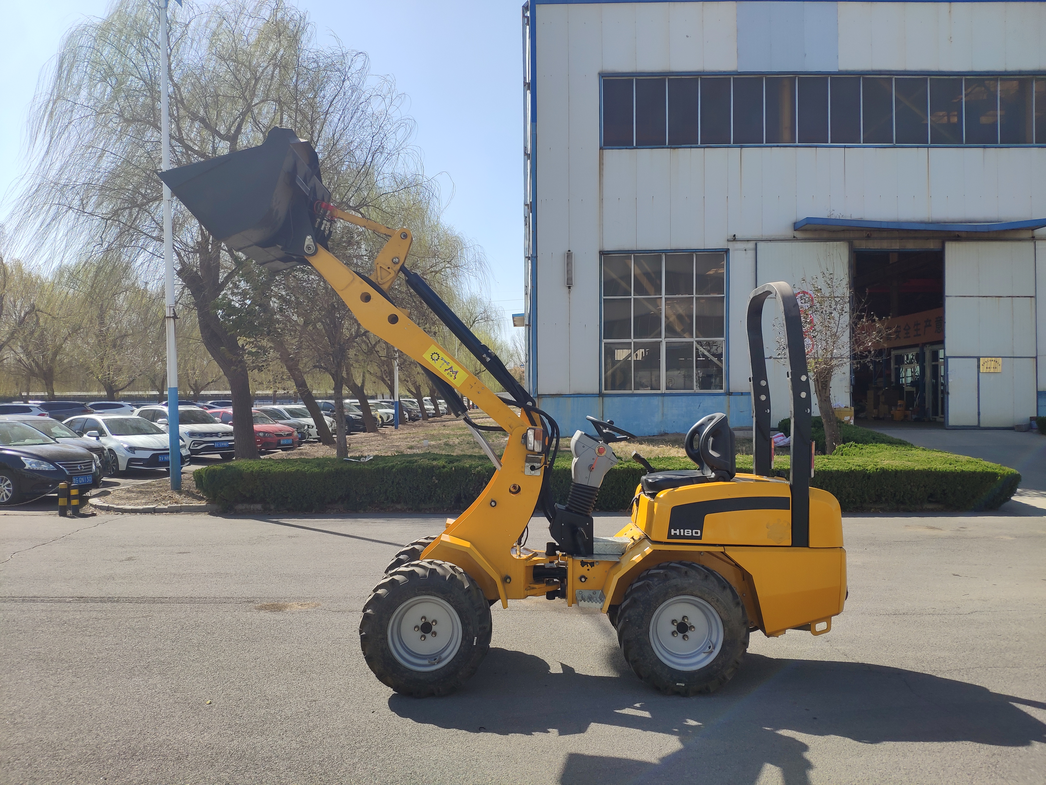 Колесный погрузчик QTM906