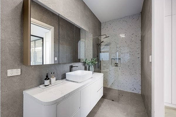 5B5D7456-9990-41FB-941A-A86BCEFA61BE