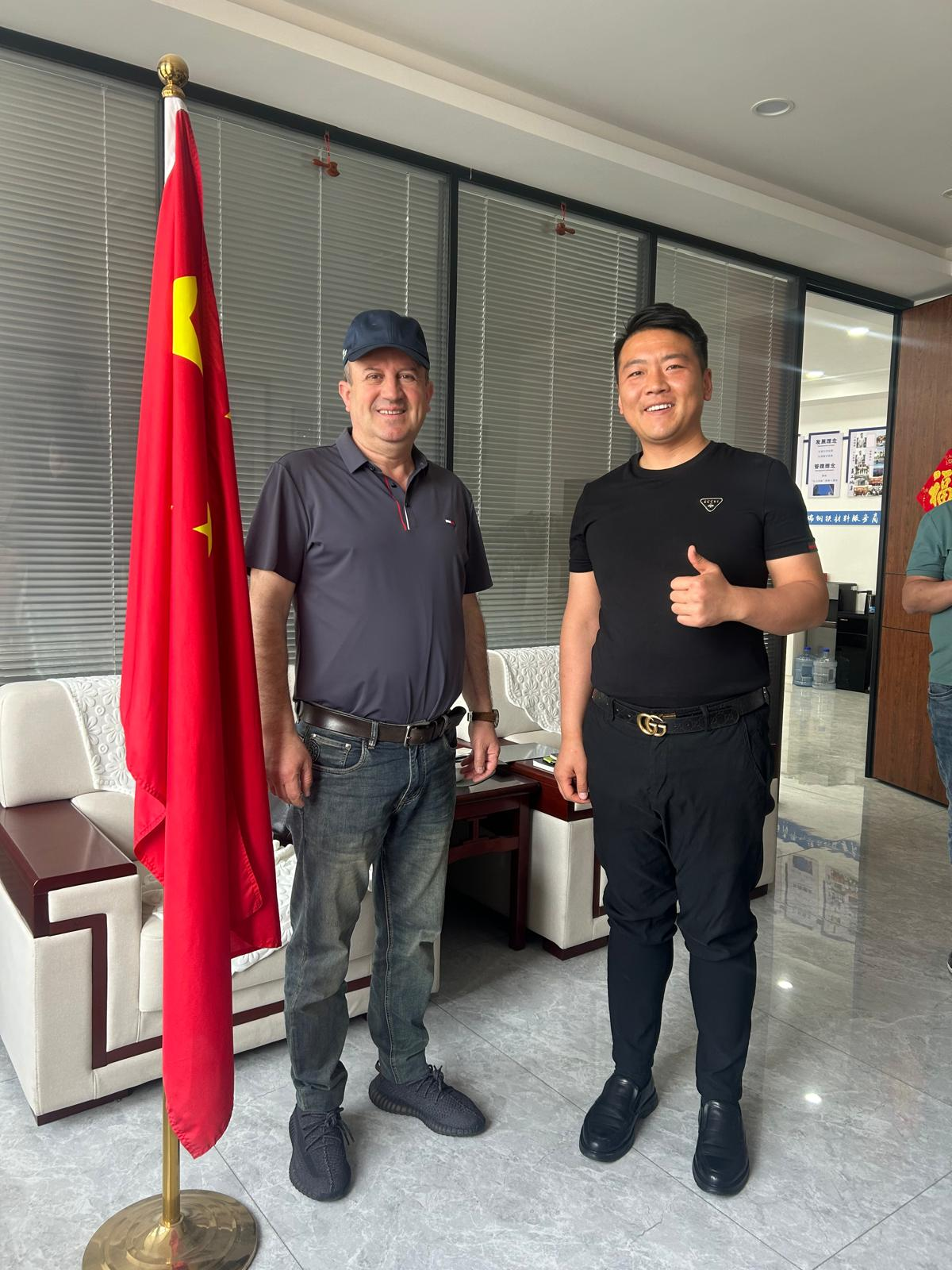 Enter the factory and build a road of cooperation together