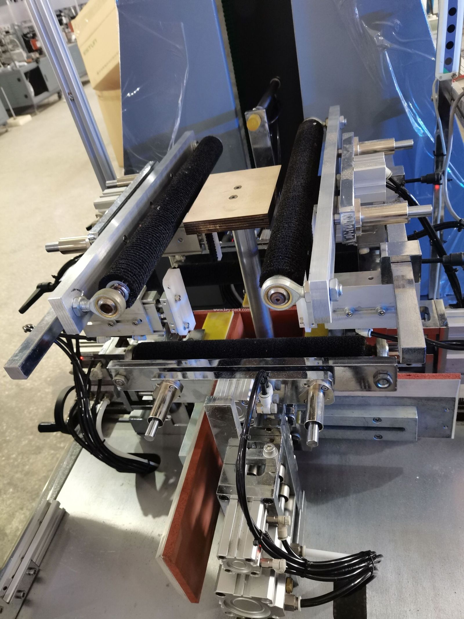 Máquina envasadora formadora de cajas de regalo