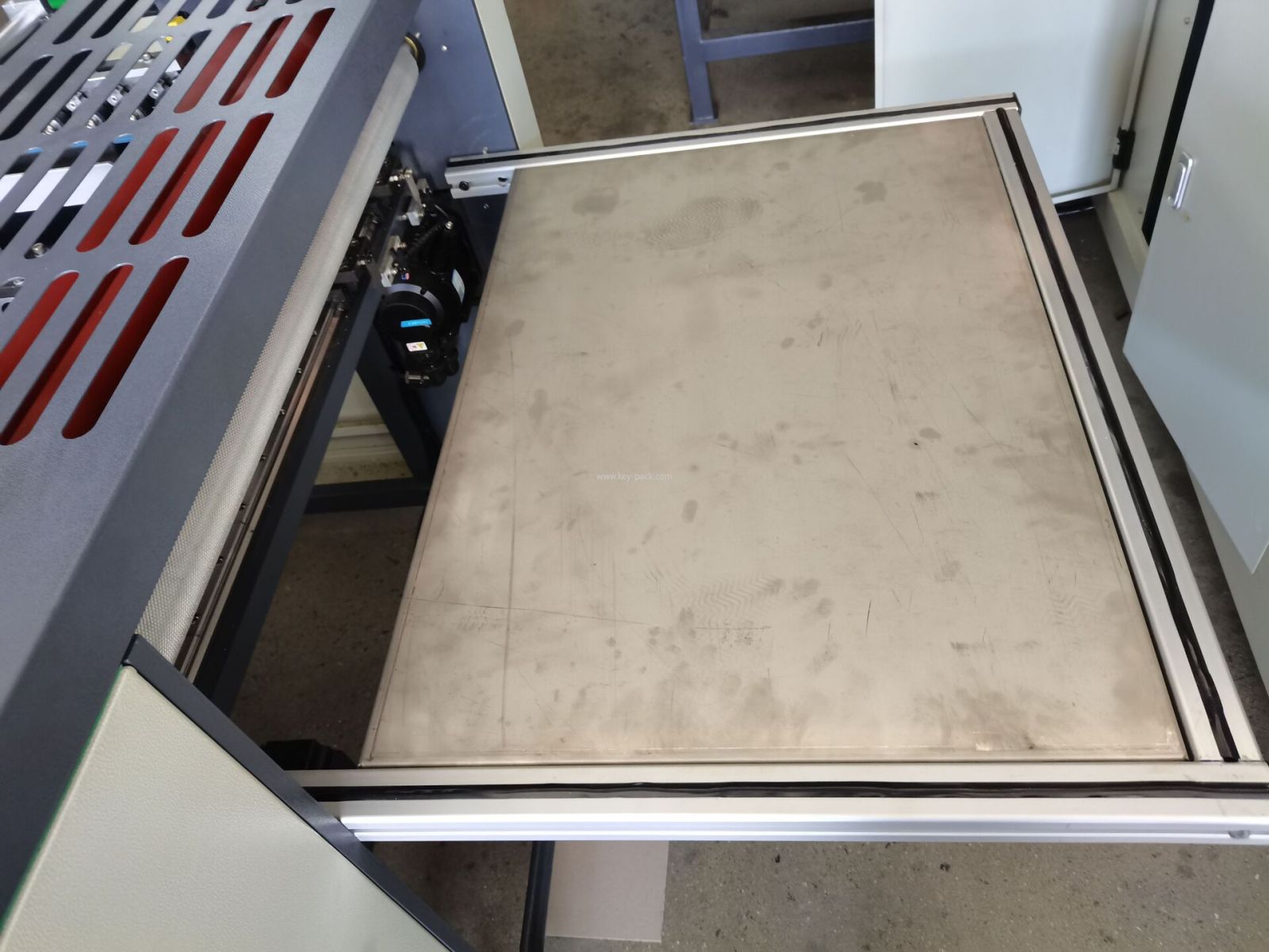 Máquina cortadora de esquinas de una sola dirección