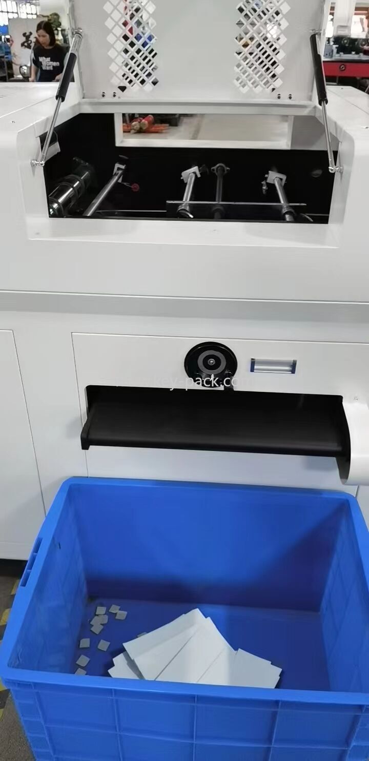 Máquina ranuradora en V automática de cartón doble 