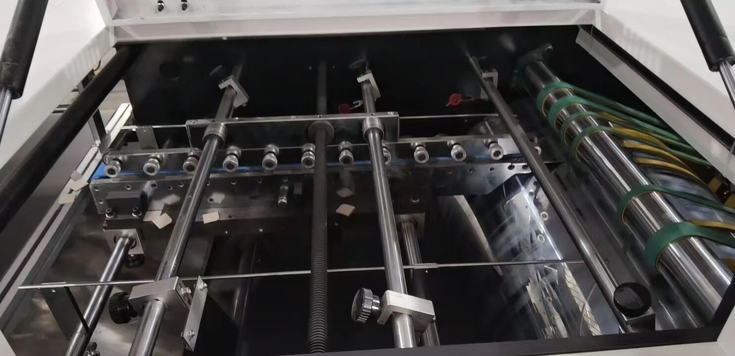 Máquina ranuradora en V automática de cartón doble 