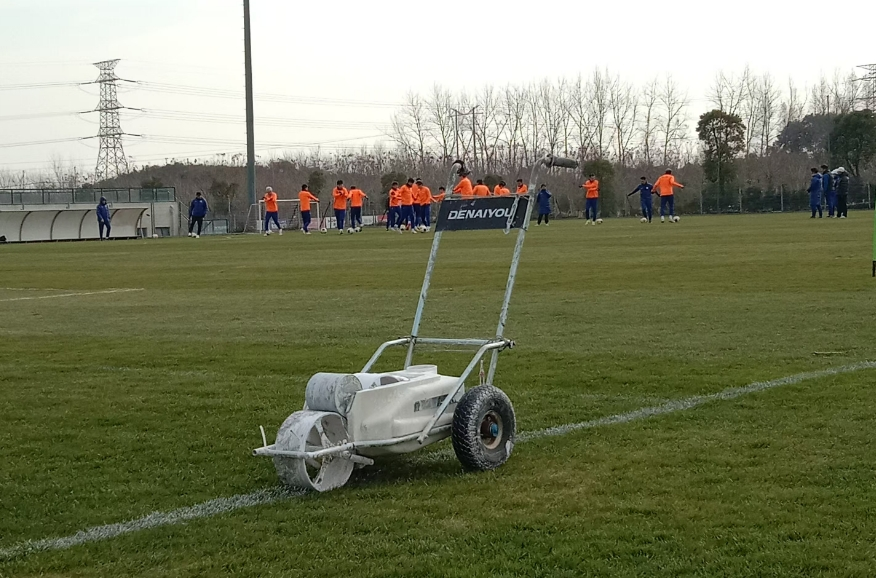 DENAIYOU lawn care equipment supports the Houpair Training Base in Shanghai, providing training assurance for the Taishan football team.