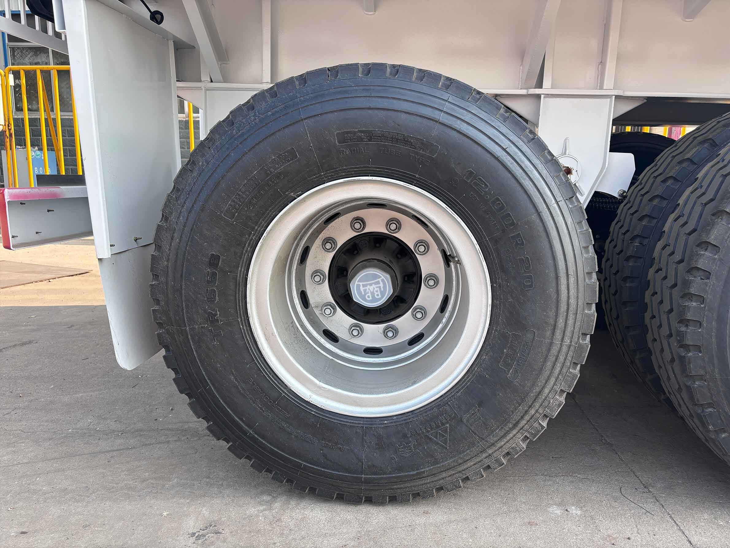 3 Axle Carrier Livestock Animal Fence Cargo Semi Trailer