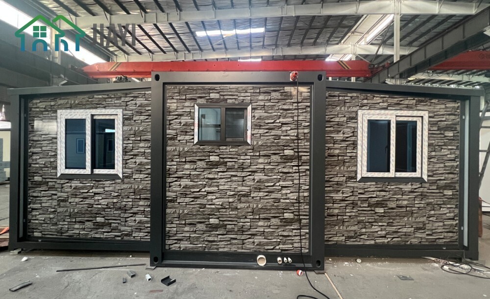 Luxury Decoration Customizable Portable Container House 20ft Two Bedrooms