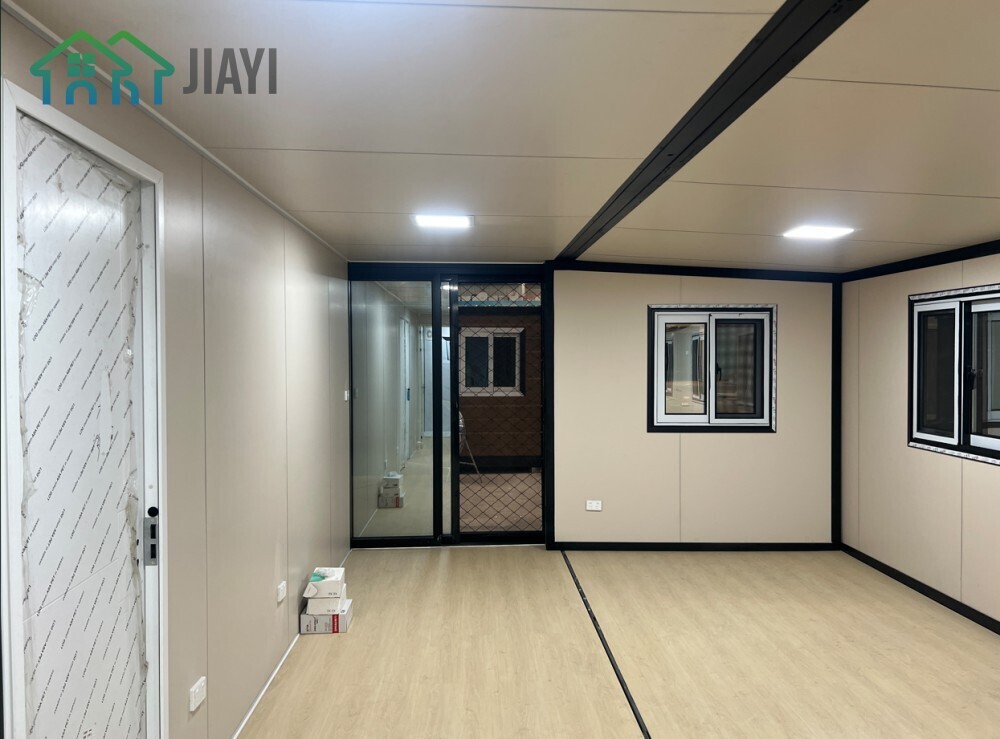 Large floor-to-ceiling windows Suitable Living Expandable house Fully Equipped Kitchen&Bathroom& Bedrooms.