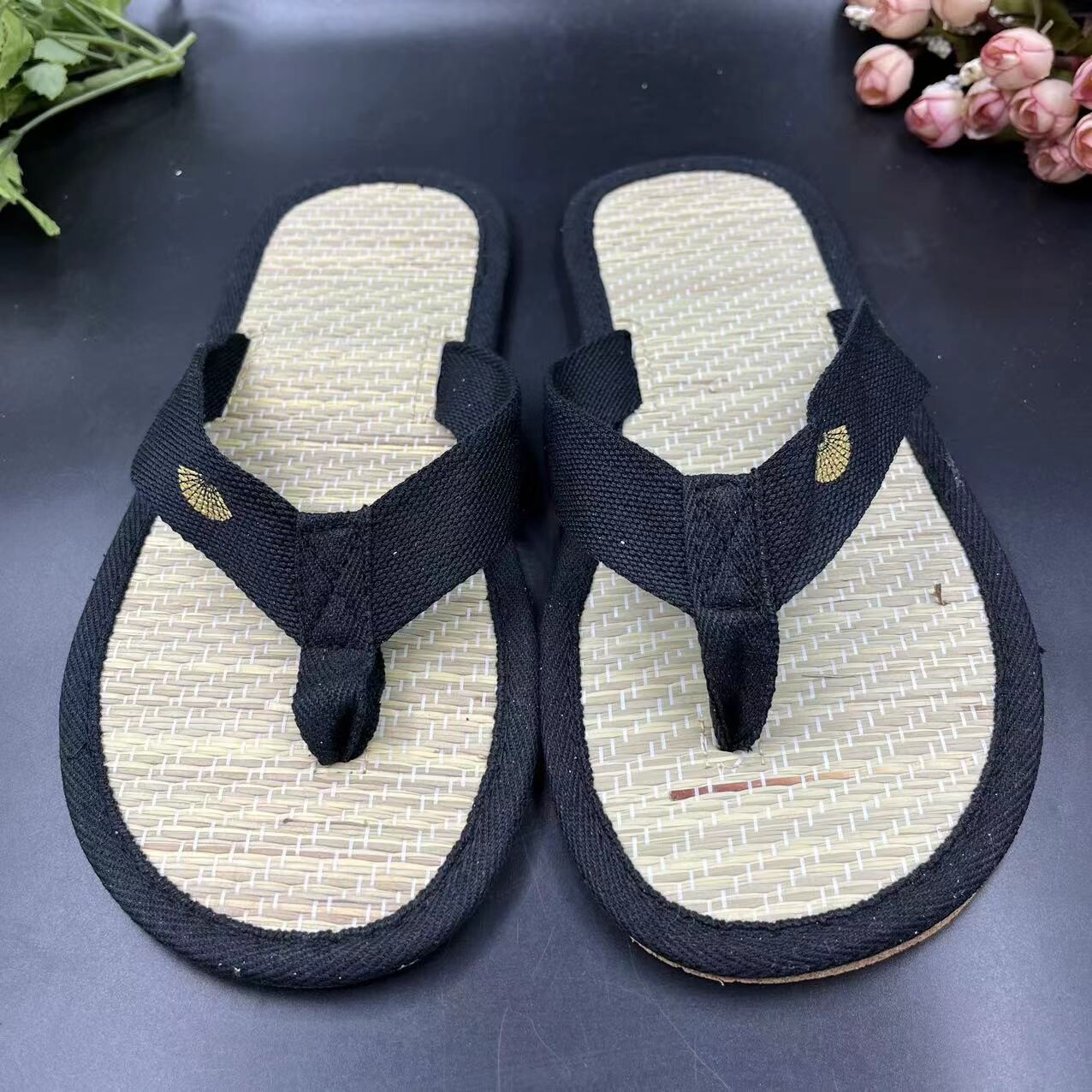 微信图片_20240505201000.jpg Five Star New Disposable Luxury Comfortable Grass Travel Flip Flops Adult Straw Guests Hotel Slippers