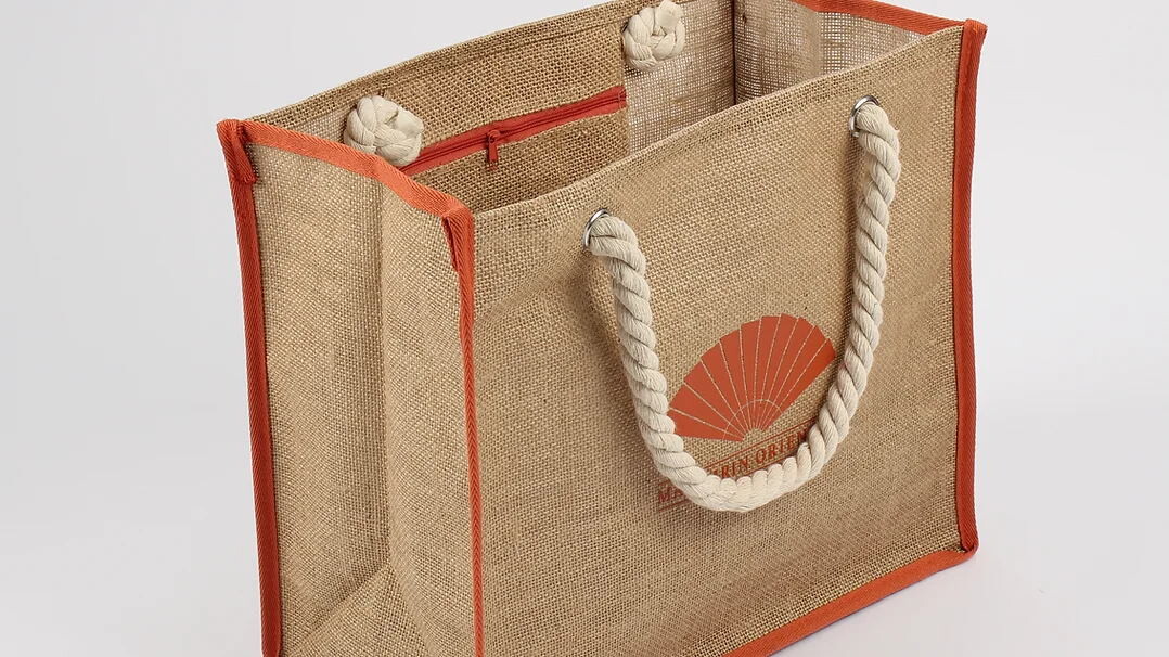 Luxury five star hotel beach bag and hat 