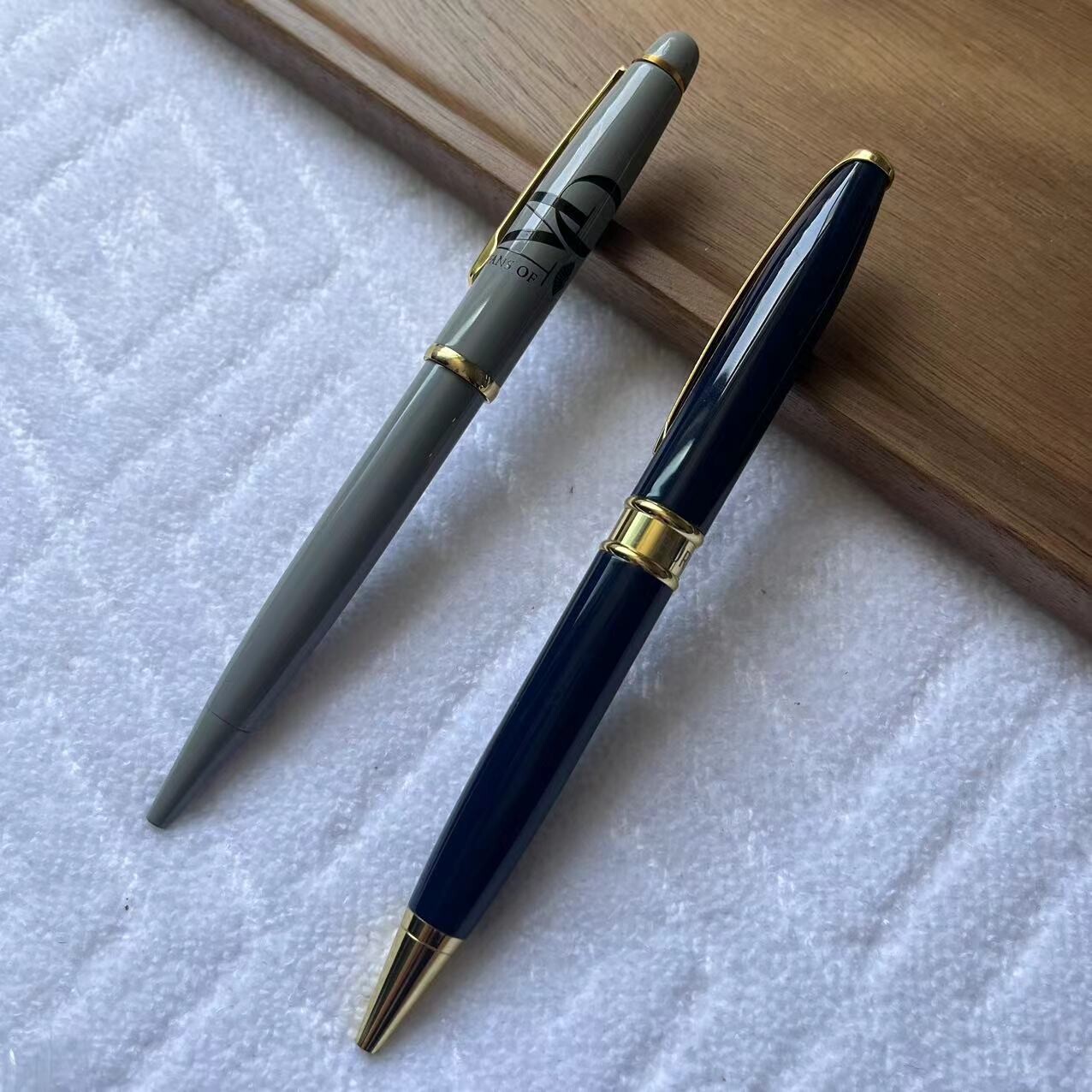 Hot sales promotional high quality luxury clip rubber plastic square w hotel ball pen with custom logo