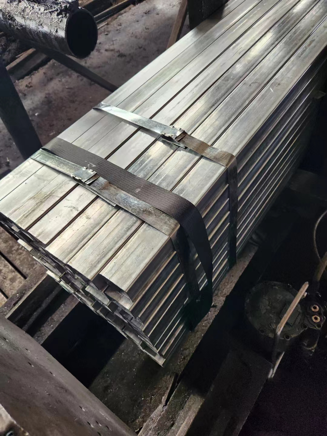 Packaging and transportation process of carbon steel pipe/tube