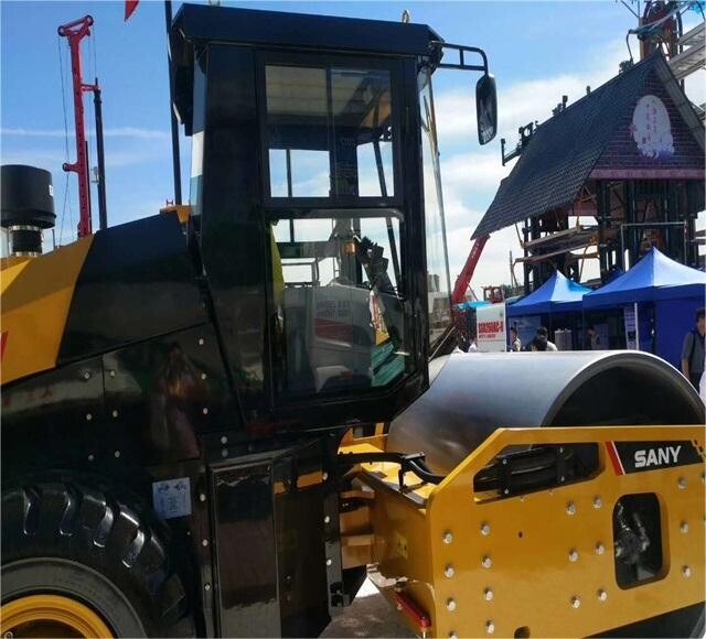 Road roller dual-pump dual-motor vibration system