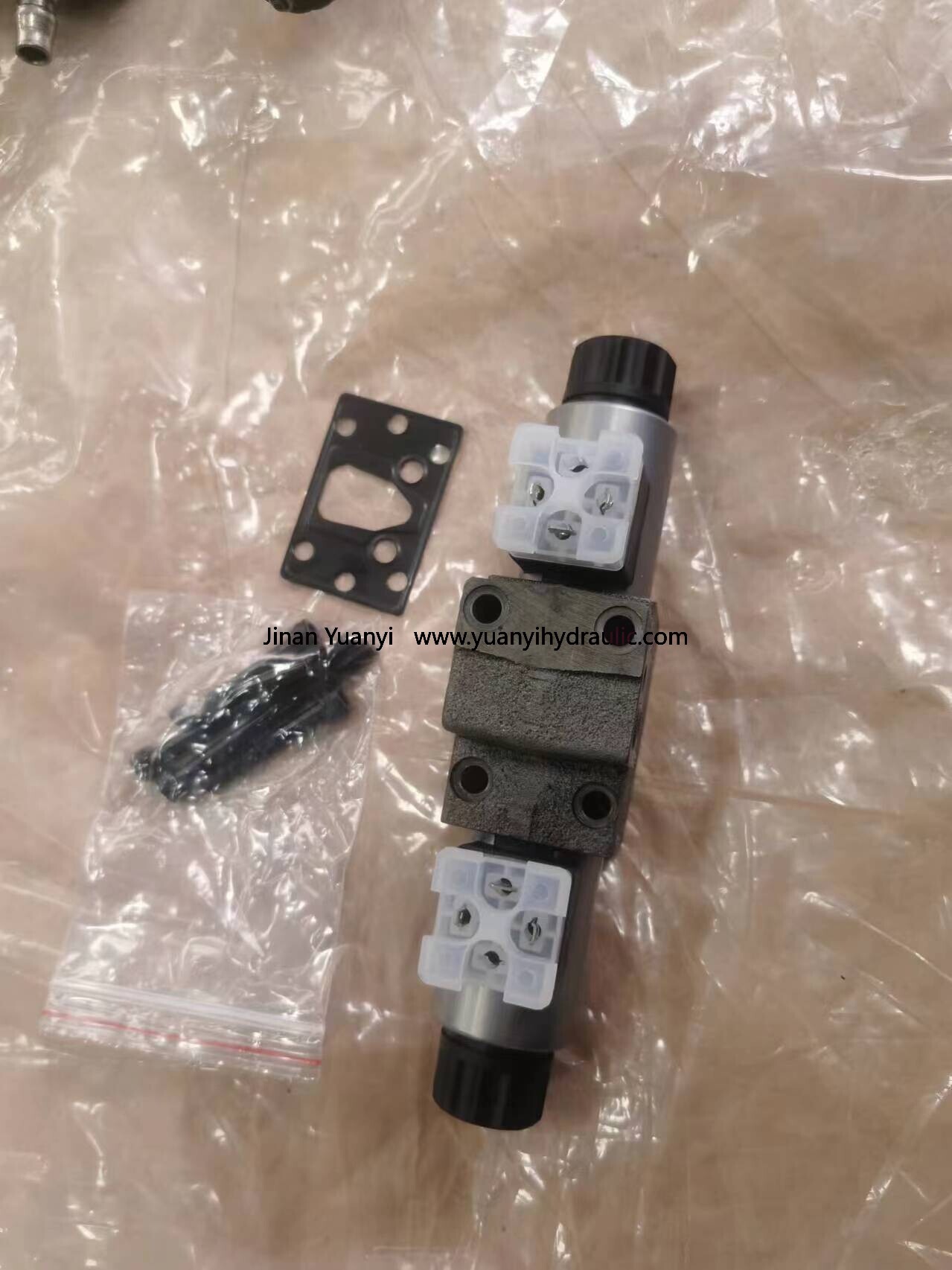 2040533 12V CAT Construction Machine Spare Parts Solenoid Valve