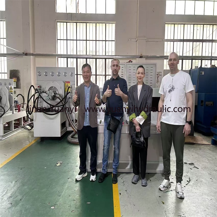 Clients Vist our factory and check the test bench