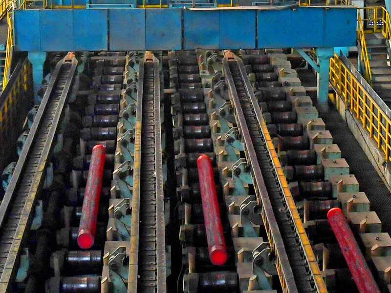 The difference between carbon steel and stainless steel