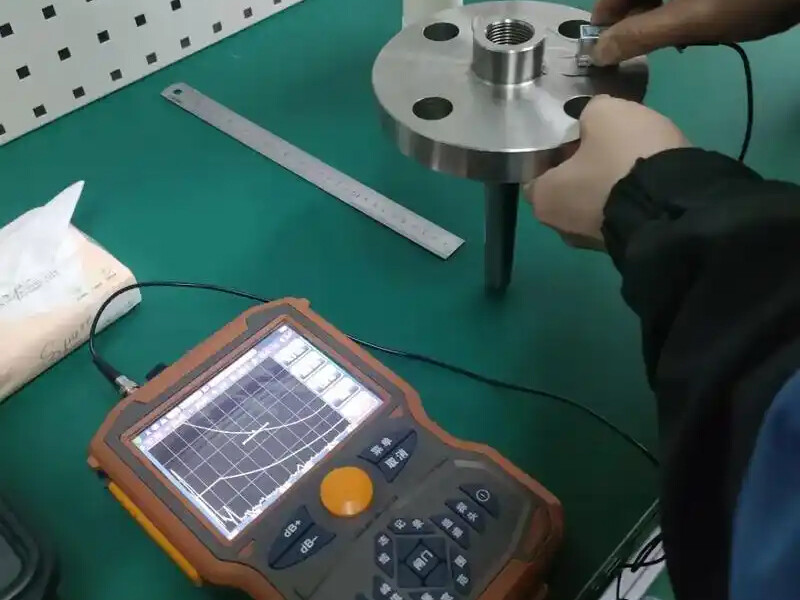 Ultrasonic detector