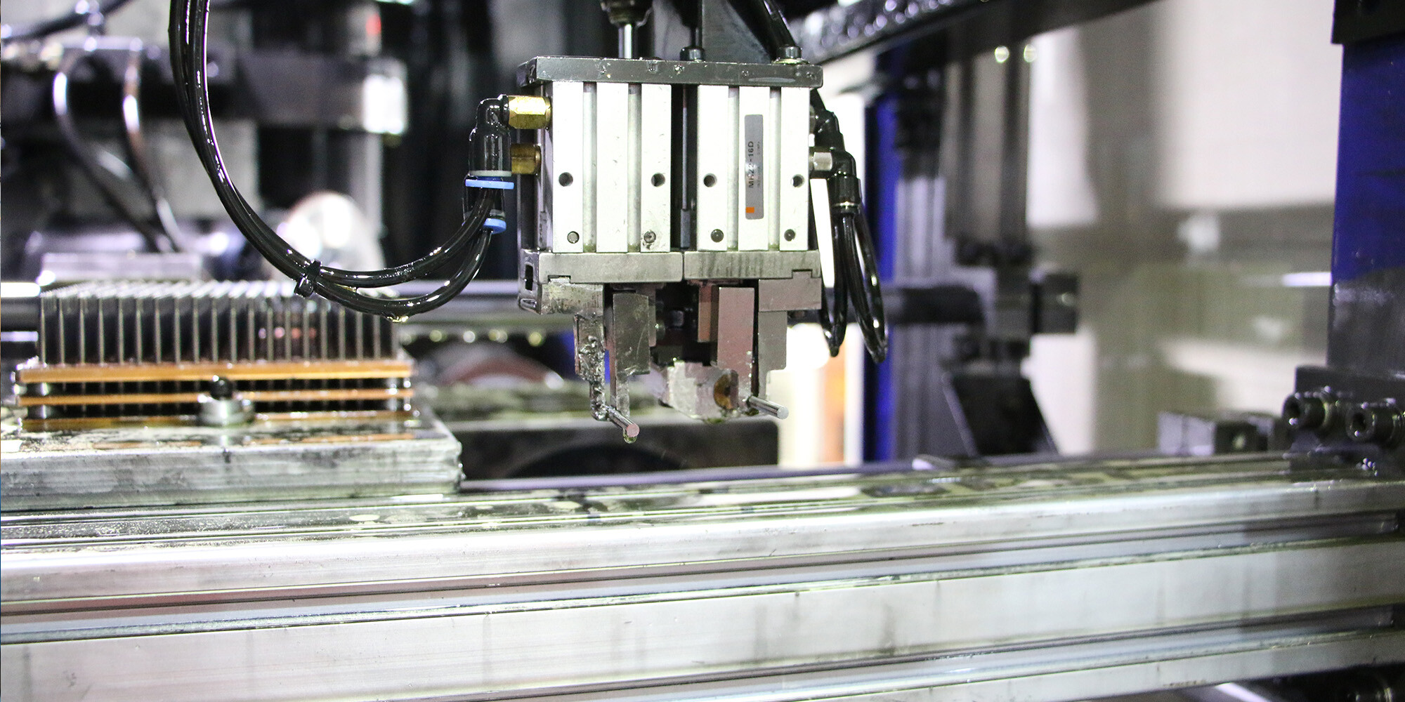 Galvanized sheet refers to a steel sheet coated with a layer of zinc on the surface. Galvanized sheet refers to a steel sheet coated with a layer of zinc on the surface.