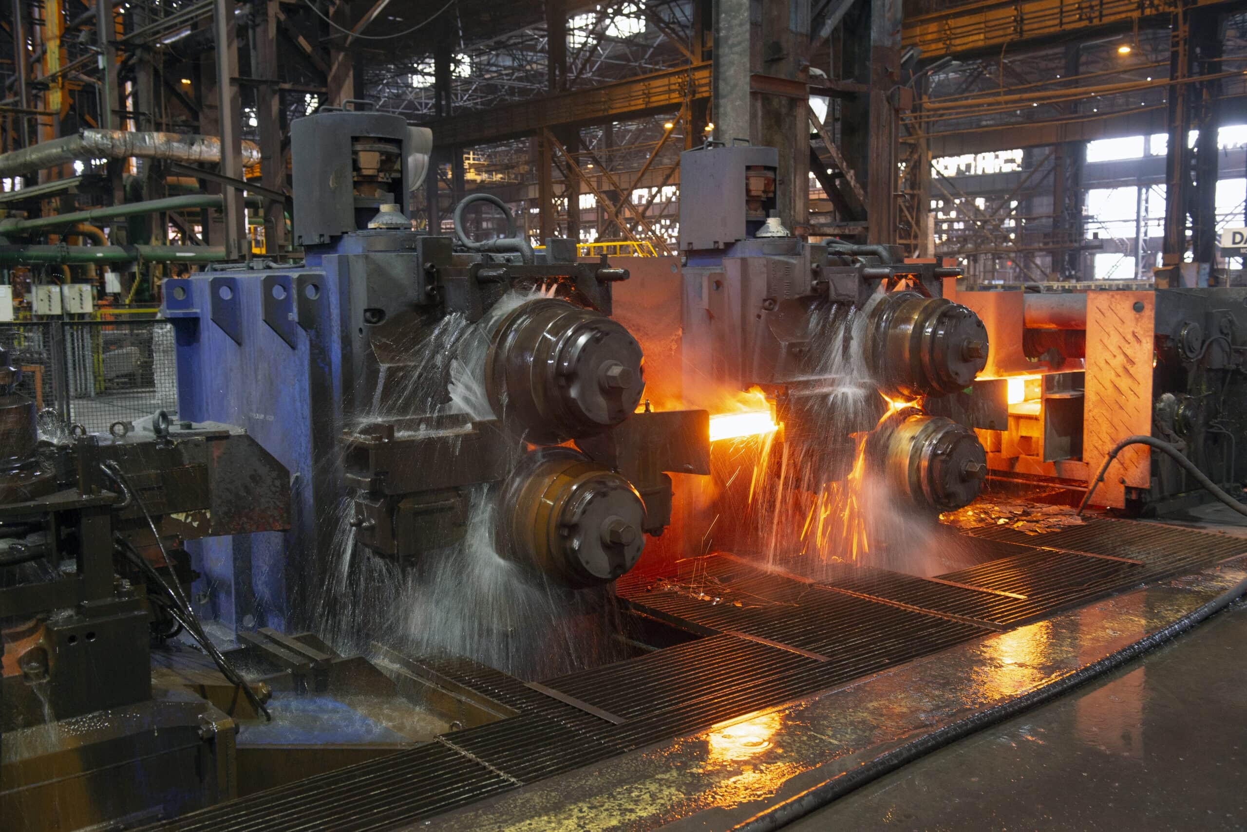 How to extend the service life of round steel cutting machine