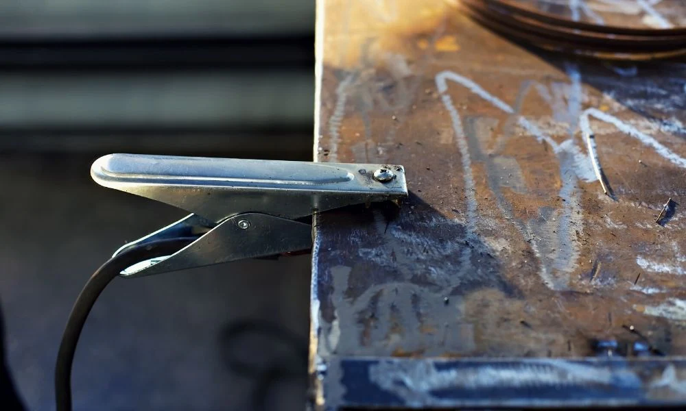 Seguridad en Soldadura: Conexión a tierra de la máquina - El choque oculto que nunca se ve venir (WeldSafe Essentials 6)