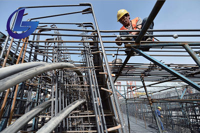 A high-speed railway connecting Jinan and Qingdao in Shandong Province, China, with an east-west orientation, is the eastern end of the Qingyin Channel of China's 