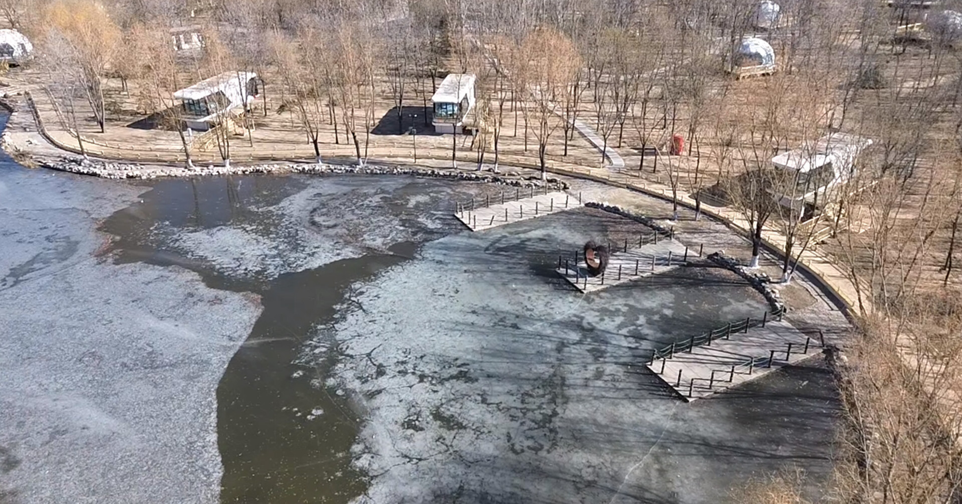 SUNINN space capsule house is becoming a new trend in Airbnb homestays