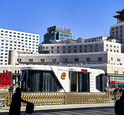 Innovative SUNINN V7 Mobile Office Installed at Beijing Railway Station