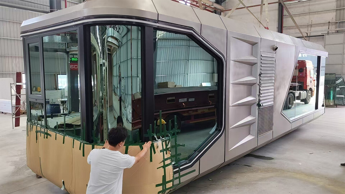 SUNINN Ships Customized V7 Capsule House to Hungary