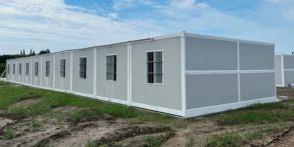 Z FOLDING HOUSE