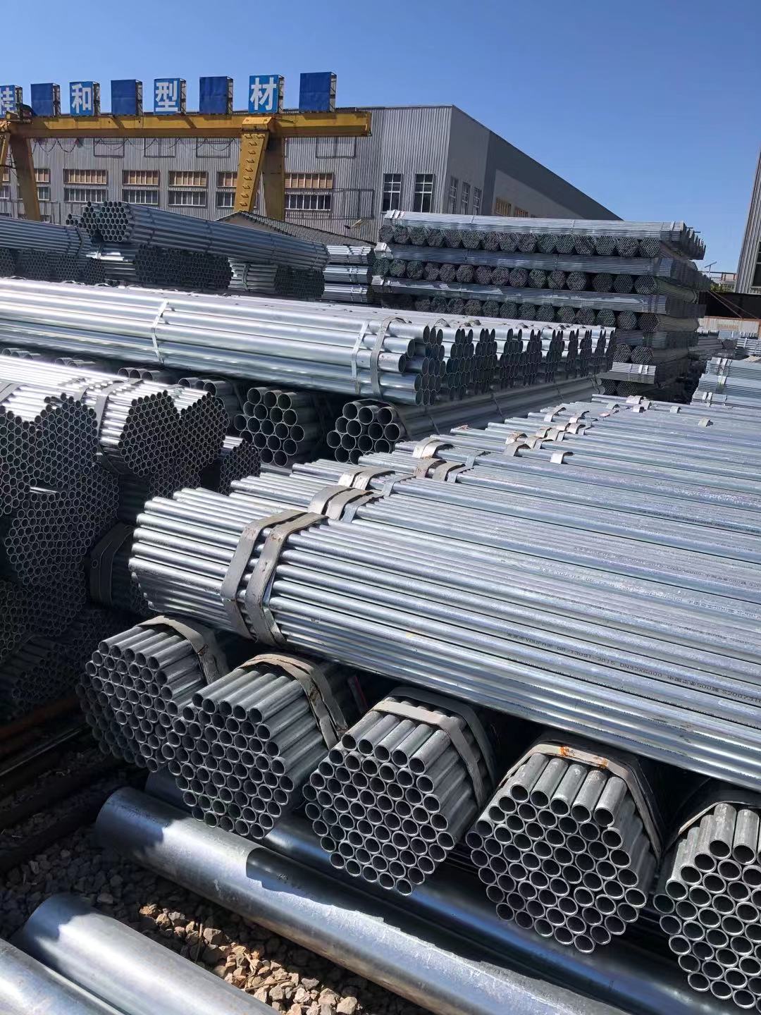 Galvanized seamless pipe