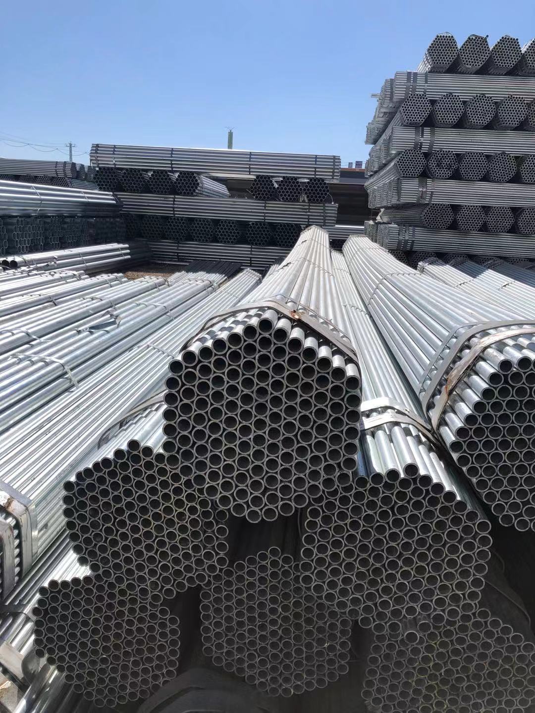 Galvanized seamless pipe