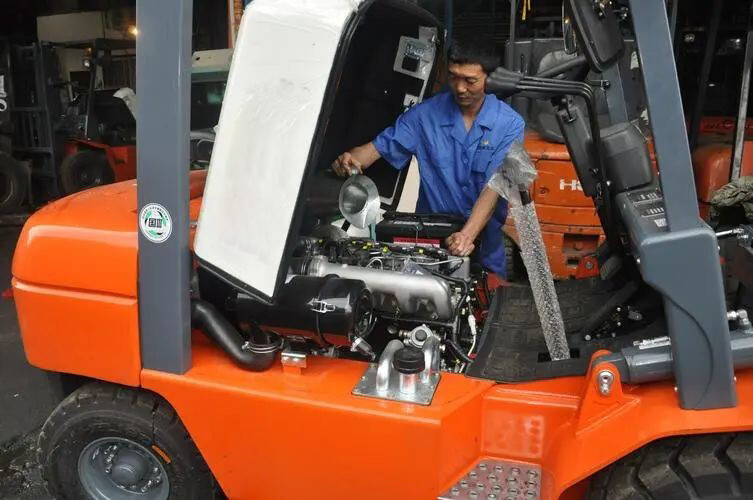 Basic maintenance and care of forklifts