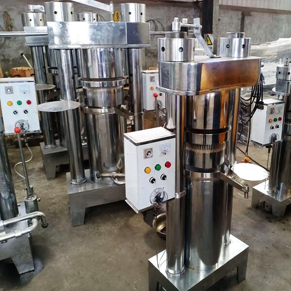 Fully automatic oil press