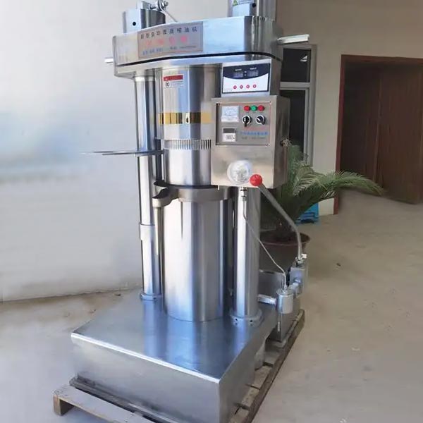 Fully automatic oil press