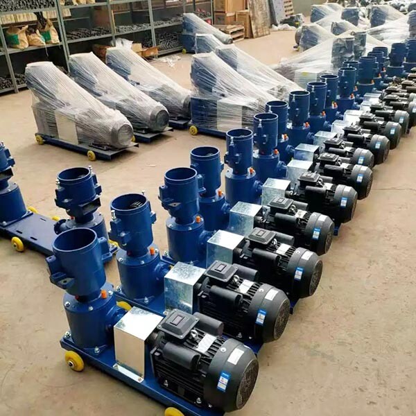 Small feed pellet machine