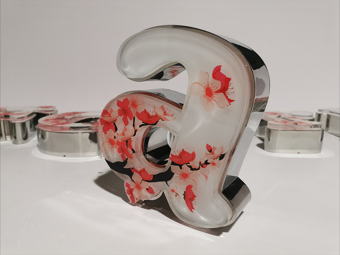 Artistic crystal luminous characters