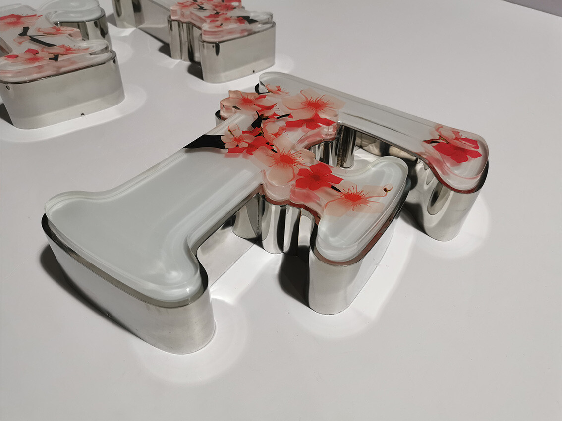 Artistic crystal luminous characters