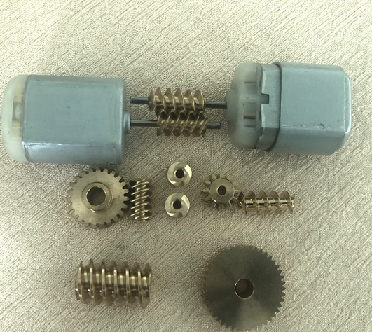 Primary gears, secondary gears, and full-steel gears for electric chain window openers, as well as copper worms. Module: 0.15 - 2.  Outer diameter: 2 - 120 mm.