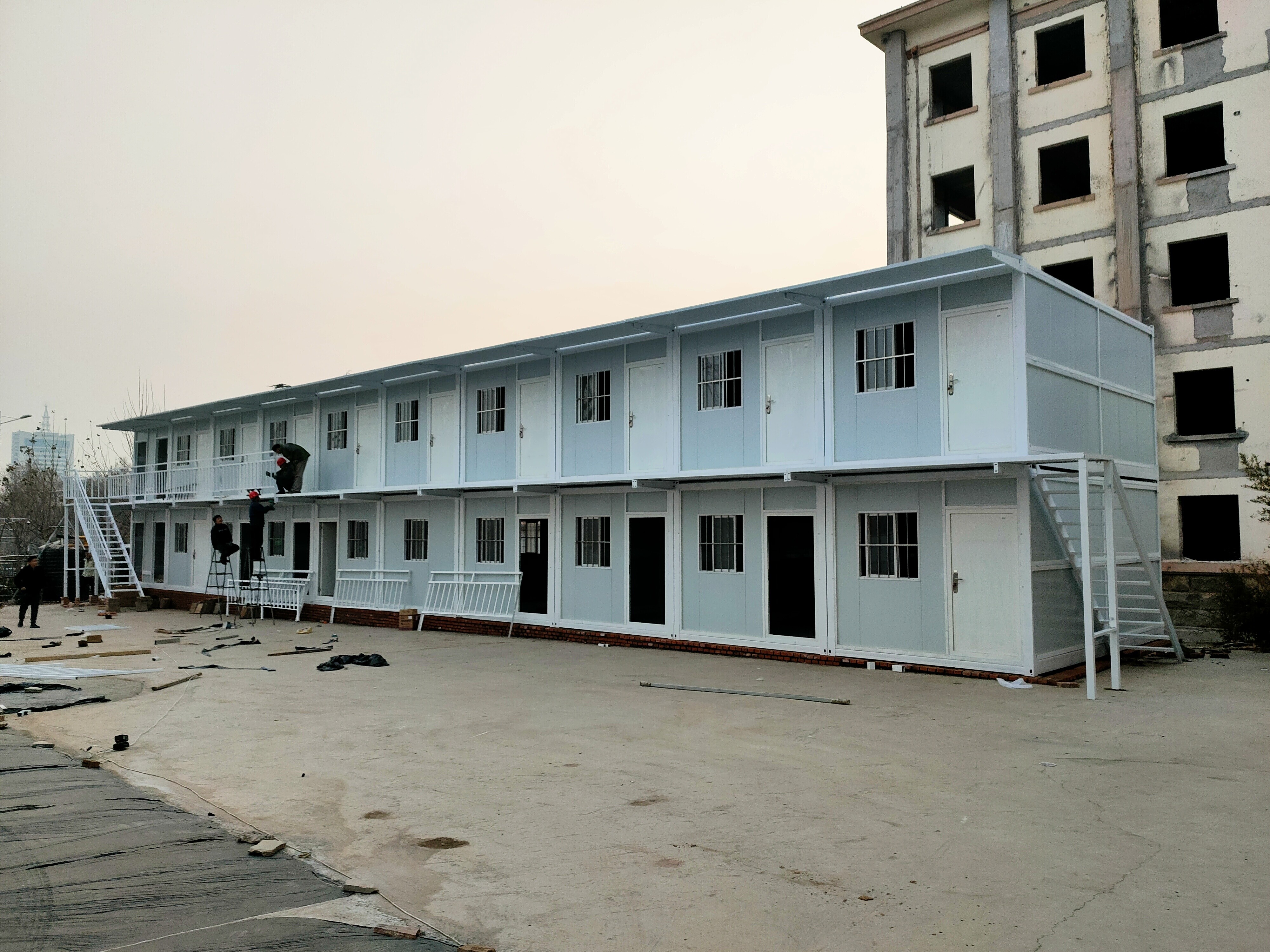 X-Shaped Folding Container