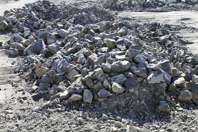 In the international market, we have accumulated more than a decade of experience and have established solid business