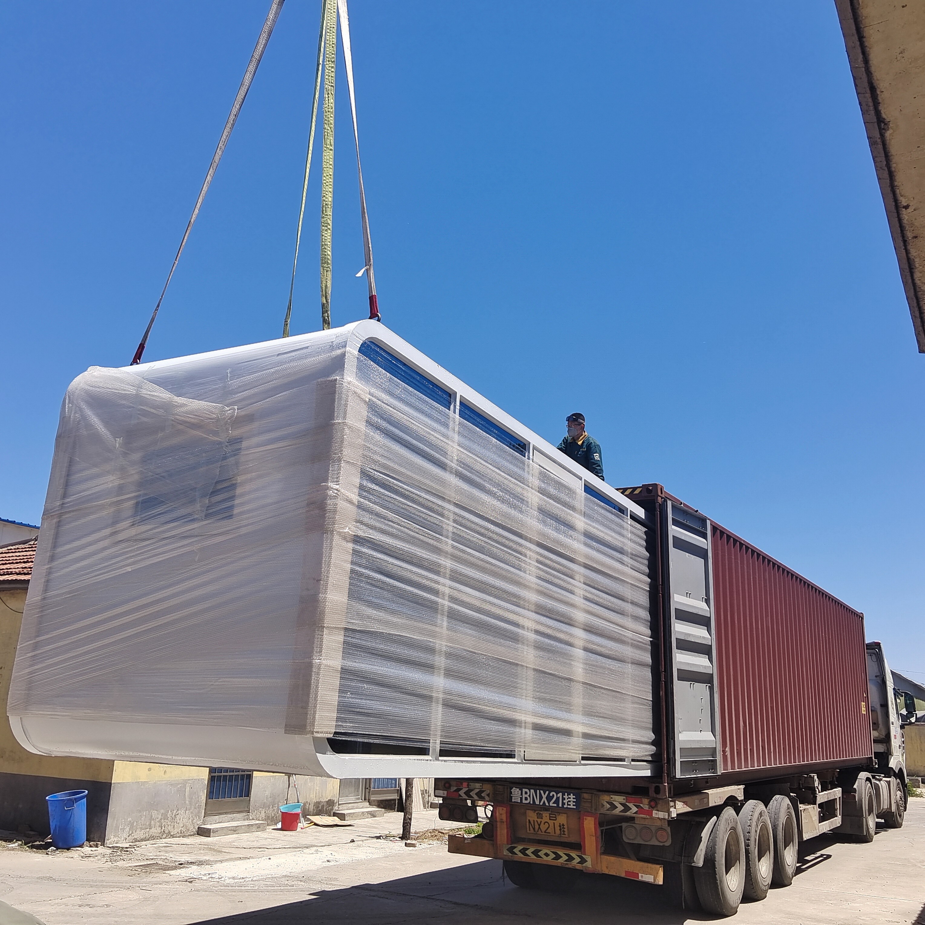 Apple Cabin/ Capsule Cabin