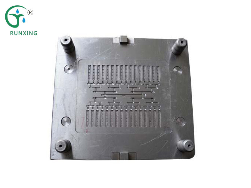 Internal Embedded Flat Drip Head Mold