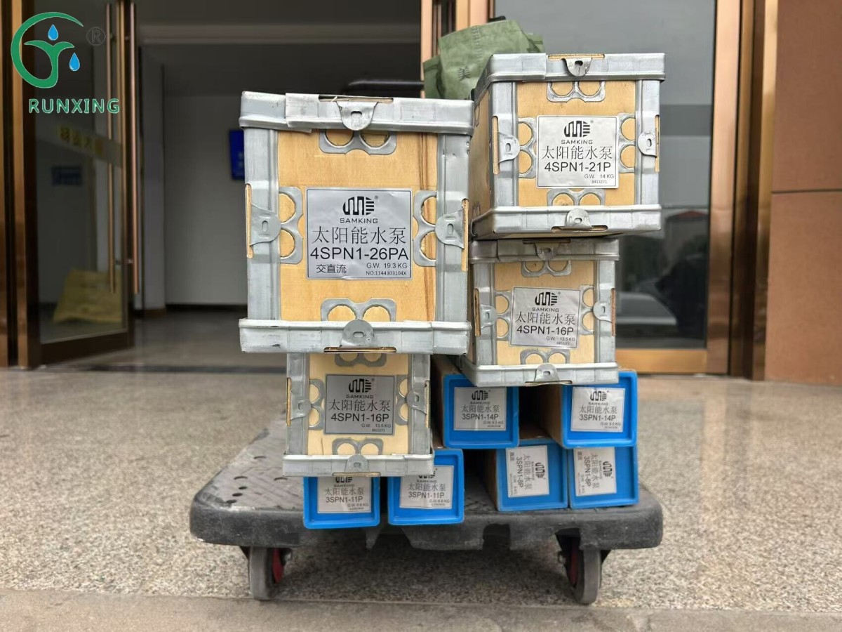 太阳能水泵木箱包装图.jpg 太阳能水泵木箱包装图.jpg