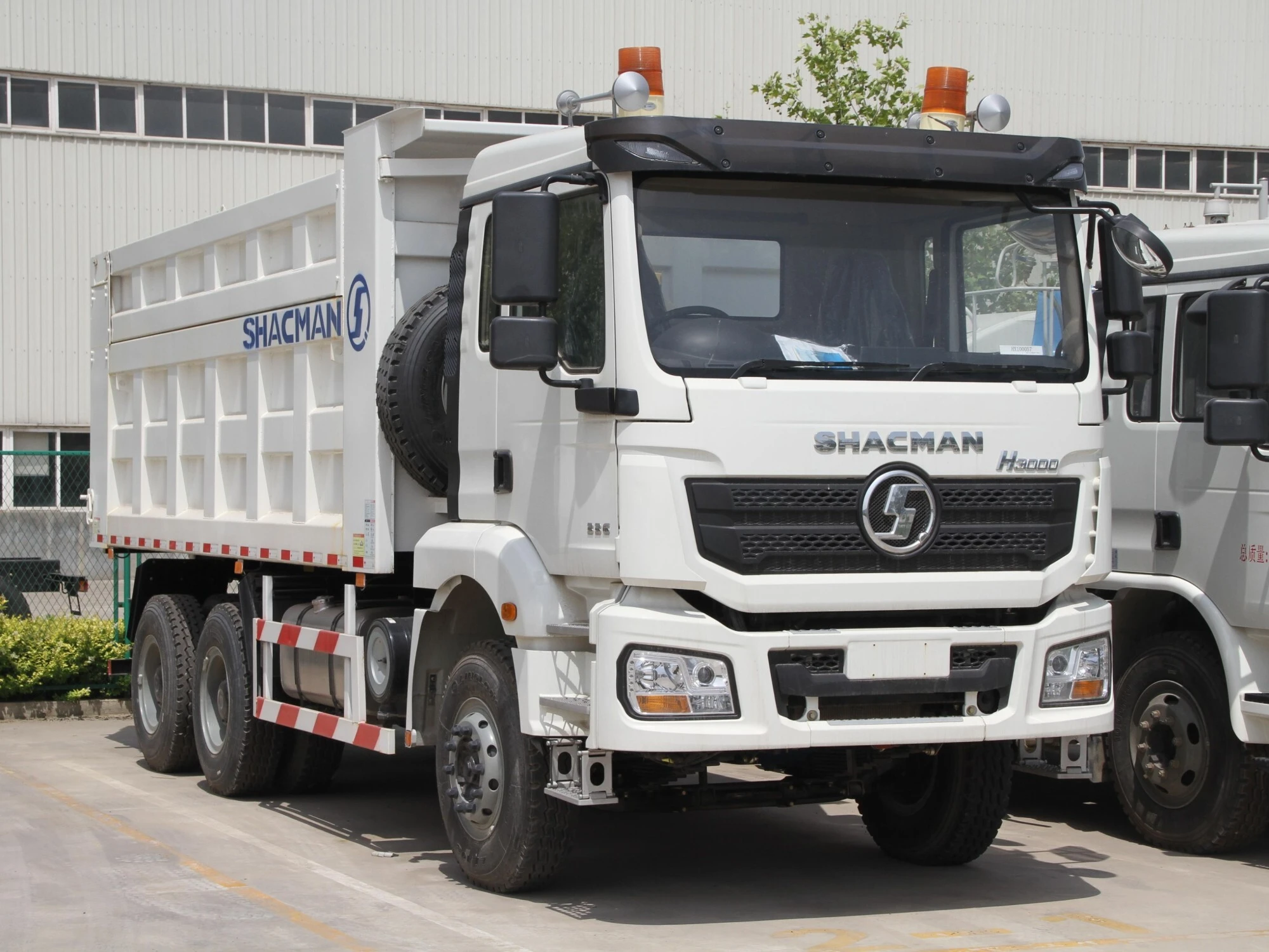 SHACMAN H3000 6×4 Tipper: Ideal for Efficient Transportation