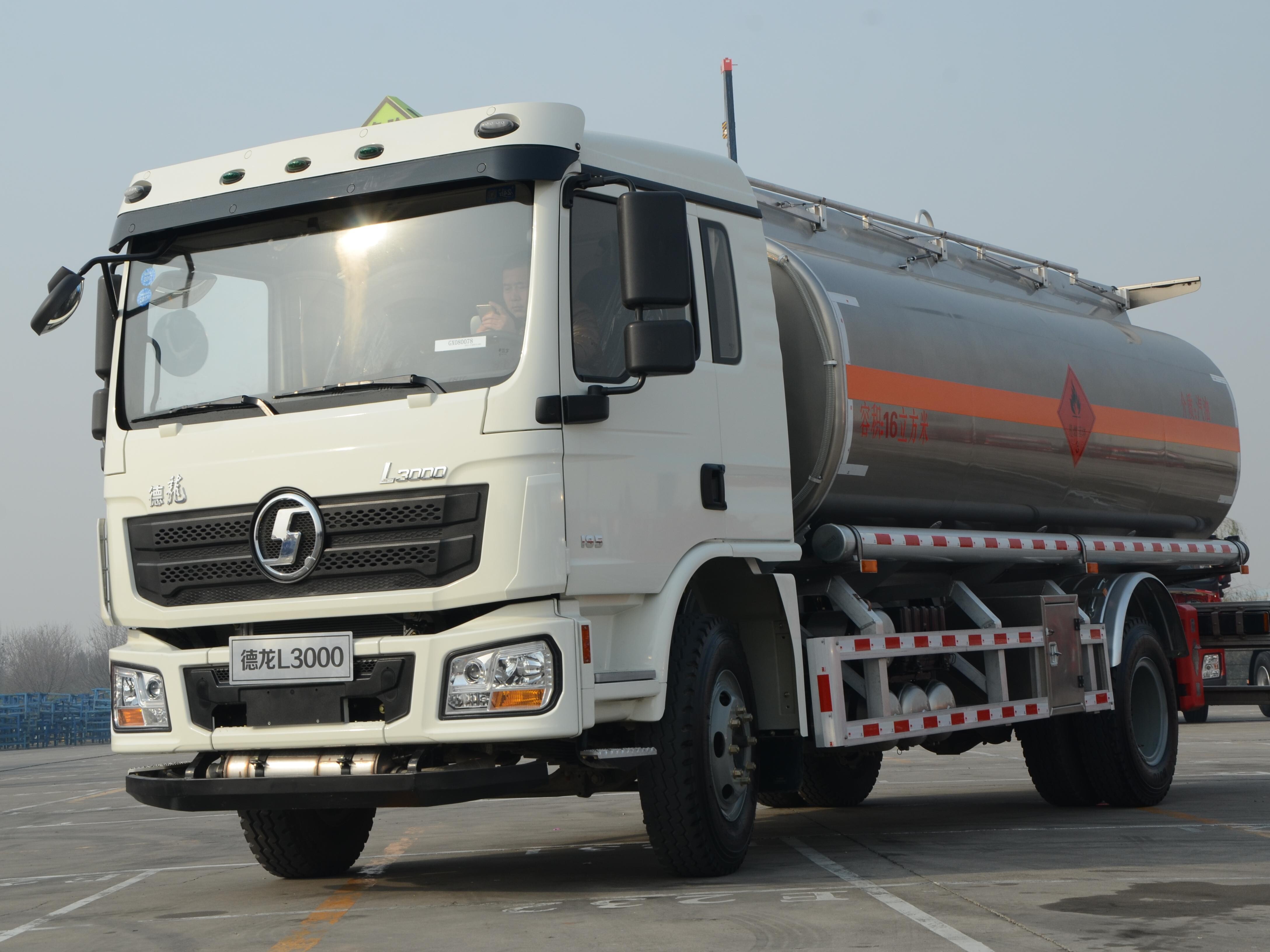 L3000 Oil Truck: Efficient transportation solutions, leading a new era of oil logistics
