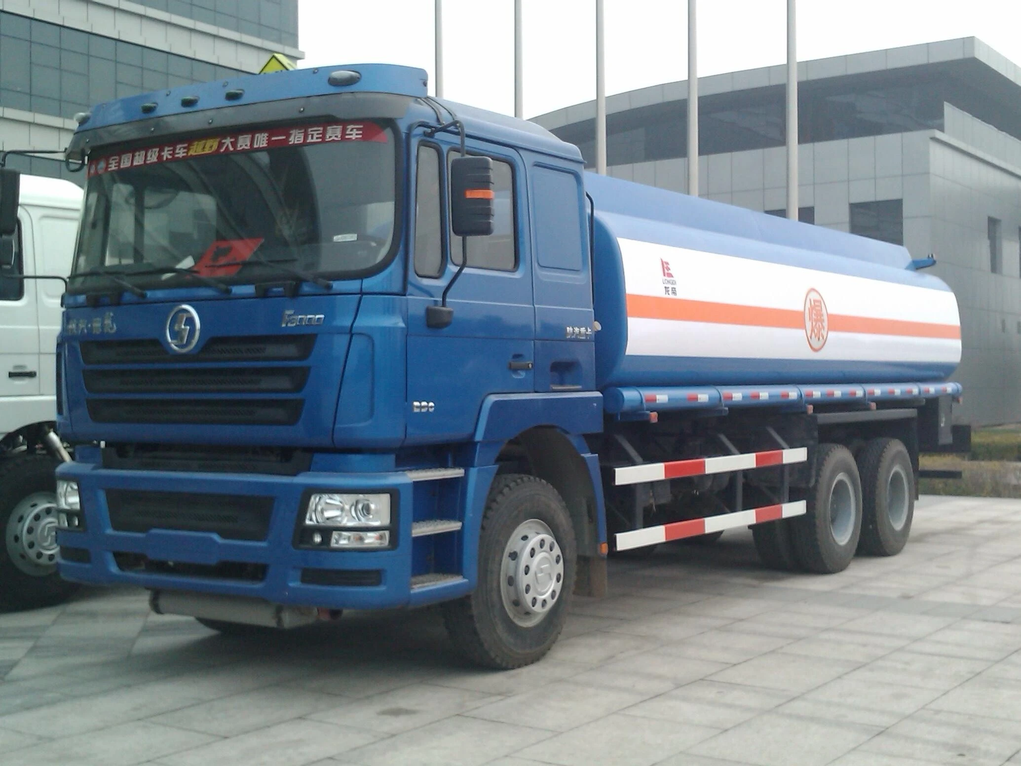 SHACMAN F3000 6×4 Tanker Truck: Ideal for Efficient Transportation