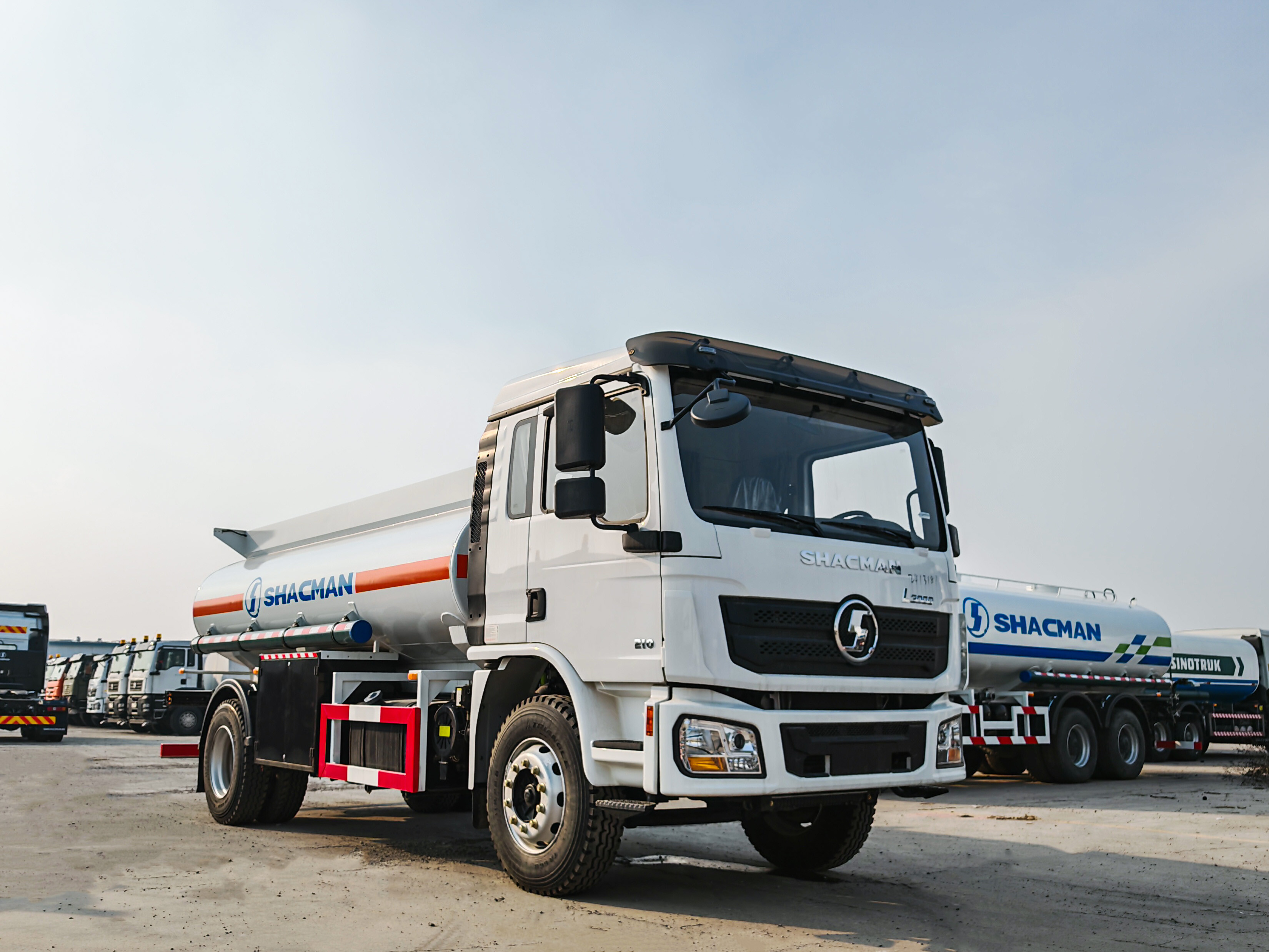 SHACMAN L3000 4×2 Oil Truck
