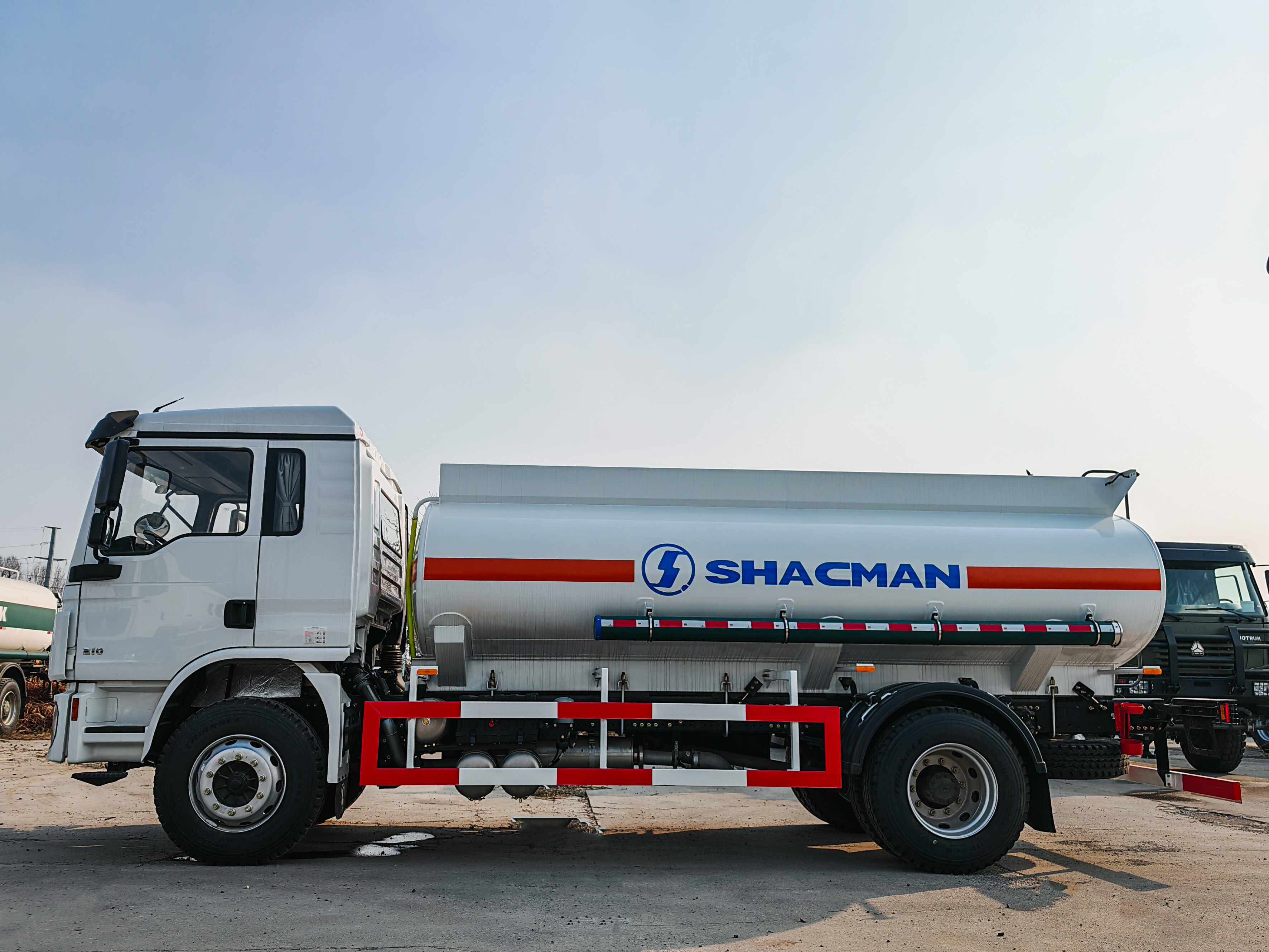 SHACMAN L3000 4×2 Oil Truck