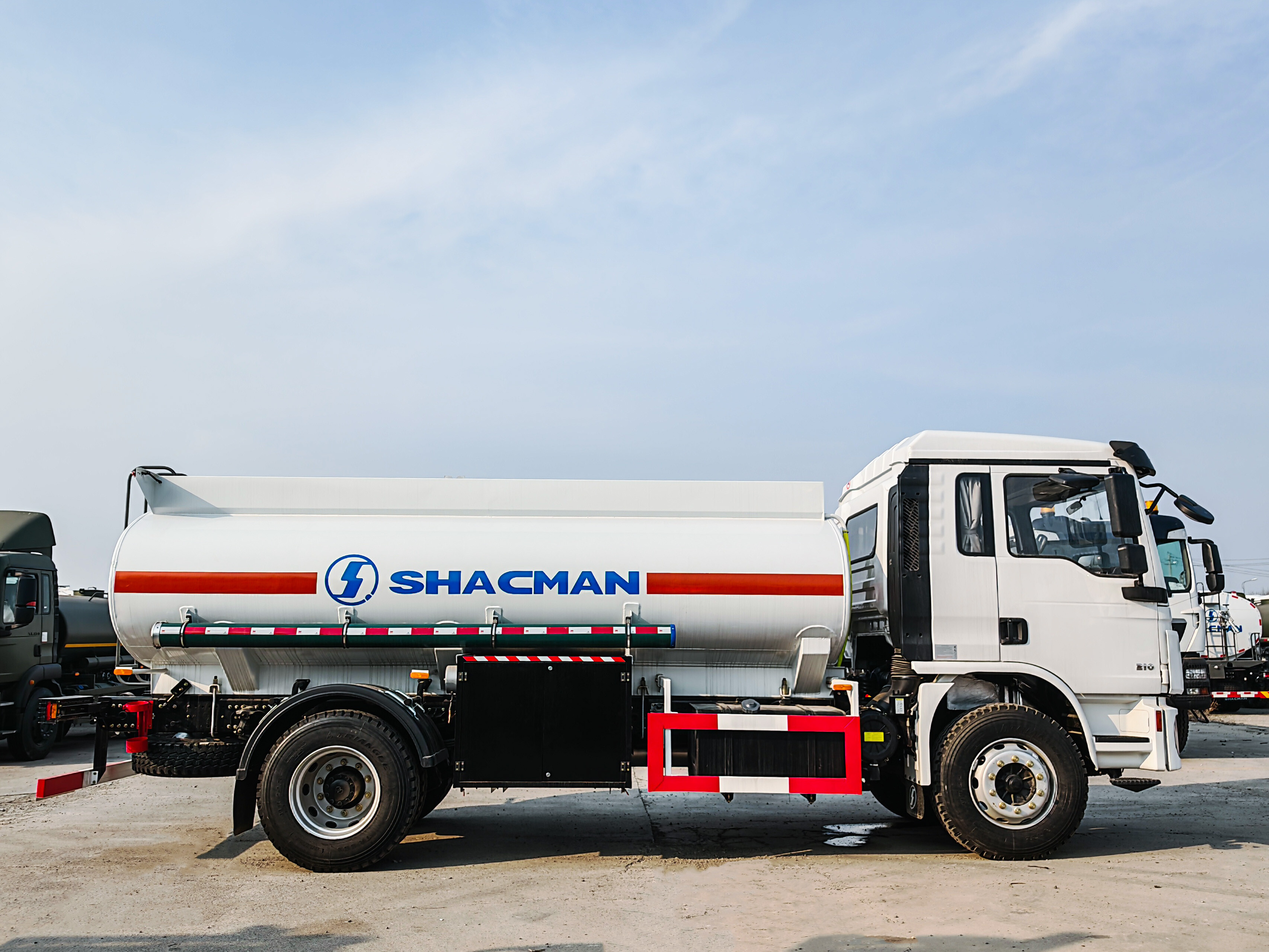 SHACMAN L3000 4×2 Oil Truck