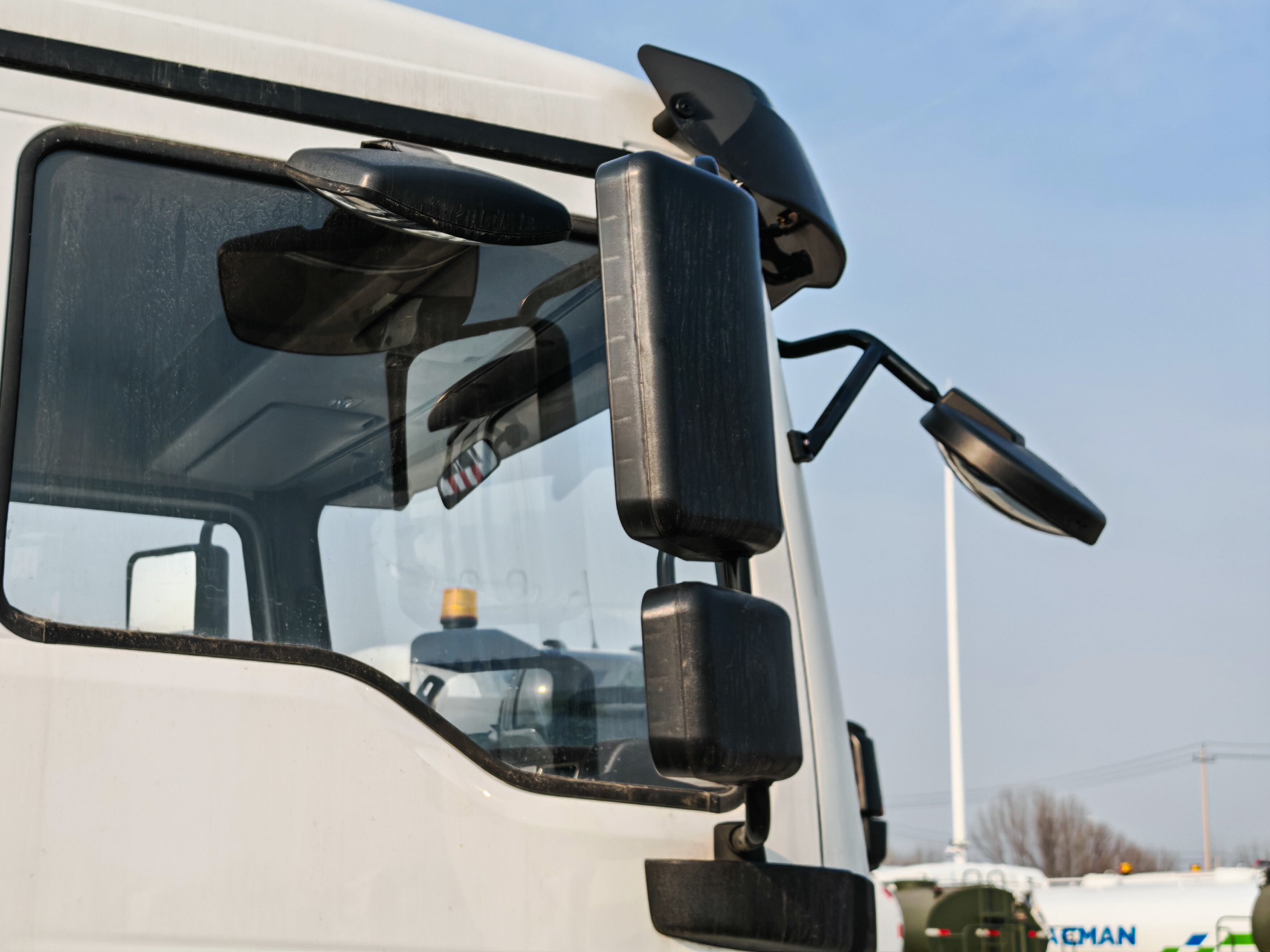 SHACMAN L3000 4×2 Oil Truck